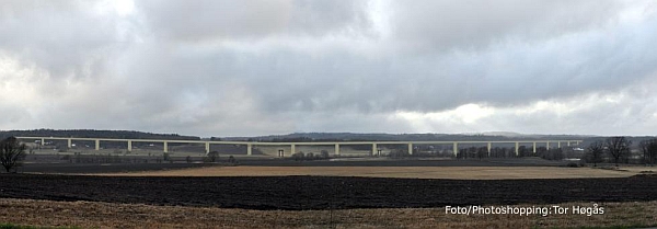 Fotomontasje av jernbanebro over Borreskåla
